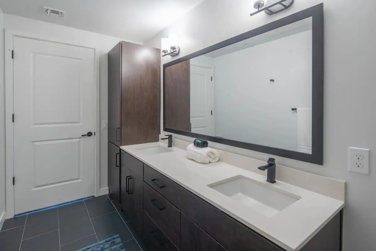 Stunning 1Bd - Pool, Gym, Parking, W-D - Sleeps 4 Apartment Tempe