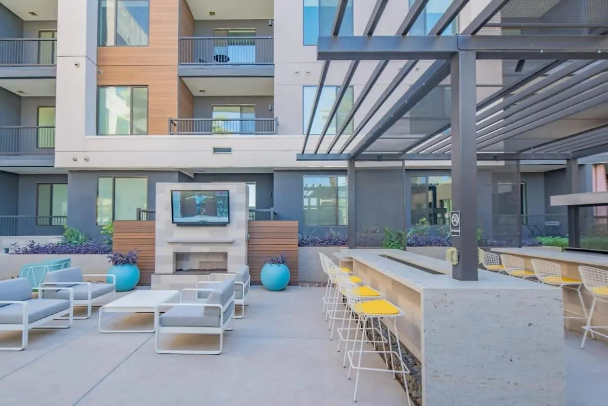 Stunning 1Bd - Pool, Gym, Parking, W-D - Sleeps 4 Apartment Tempe