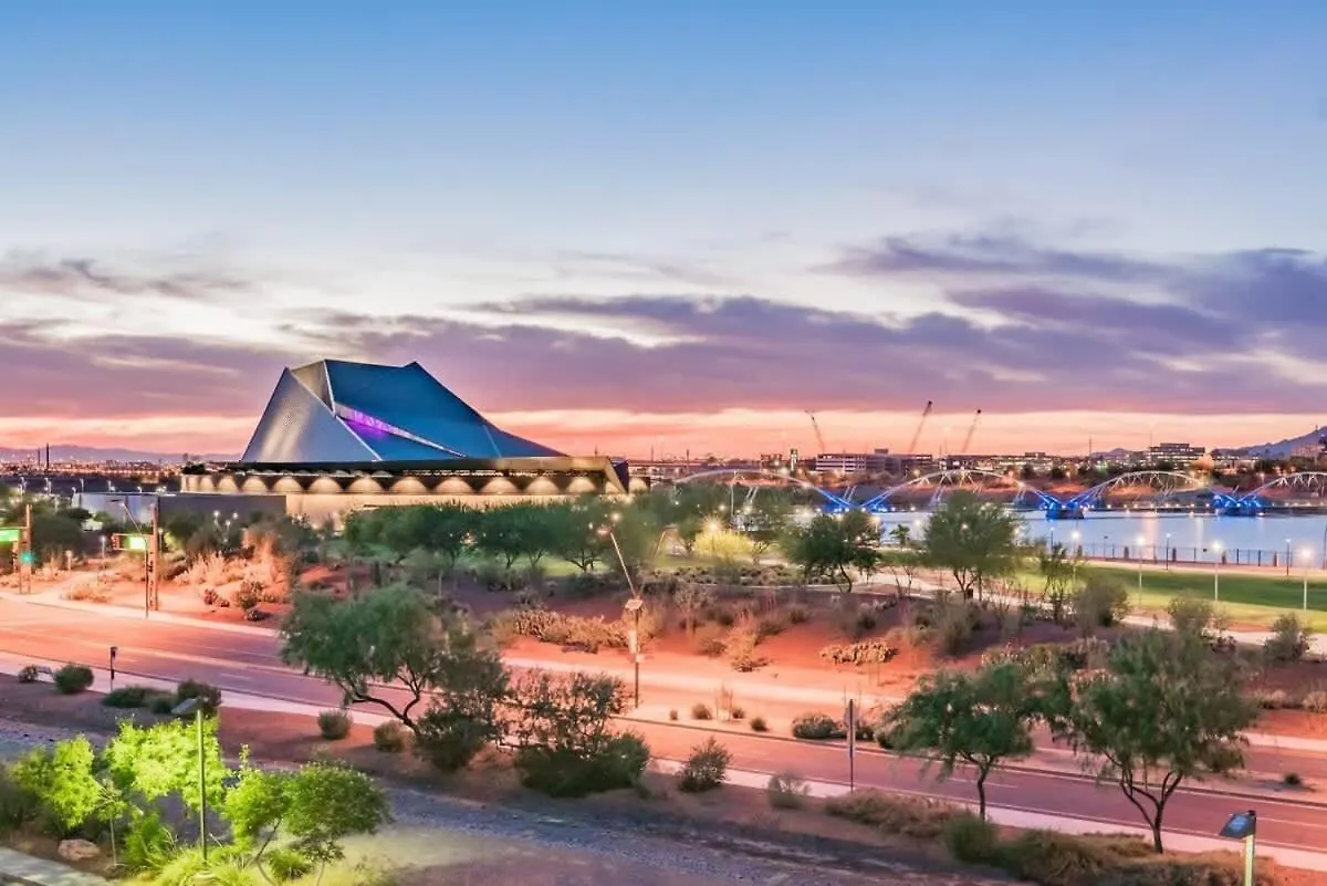 Stunning 1Bd - Pool, Gym, Parking, W-D - Sleeps 4 Apartment Tempe